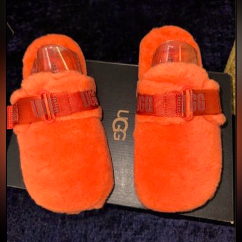 UGG HOUSE SHOES